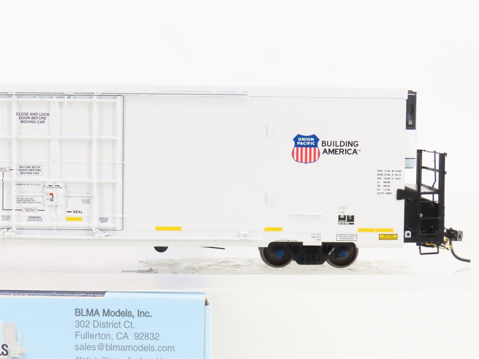 HO Scale BLMA Models 52006 ARMN UP Union Pacific Railroad 64' Reefer #111126