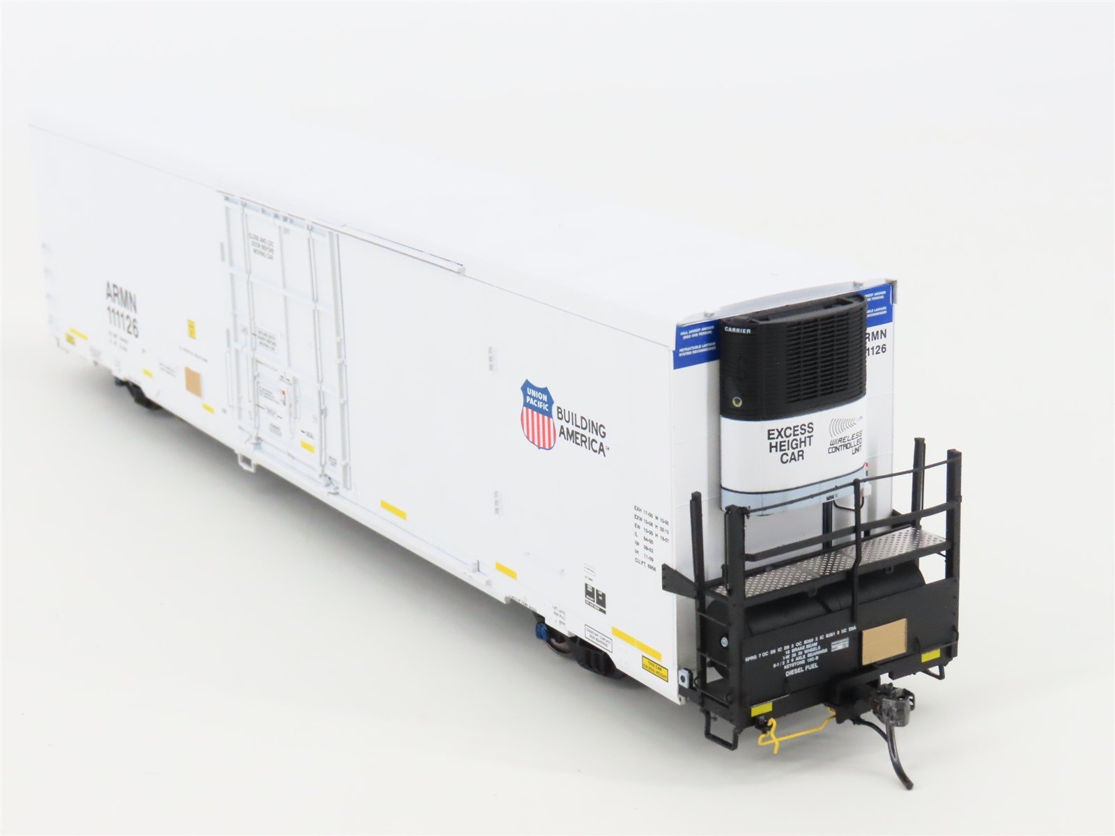 HO Scale BLMA Models 52006 ARMN UP Union Pacific Railroad 64' Reefer #111126