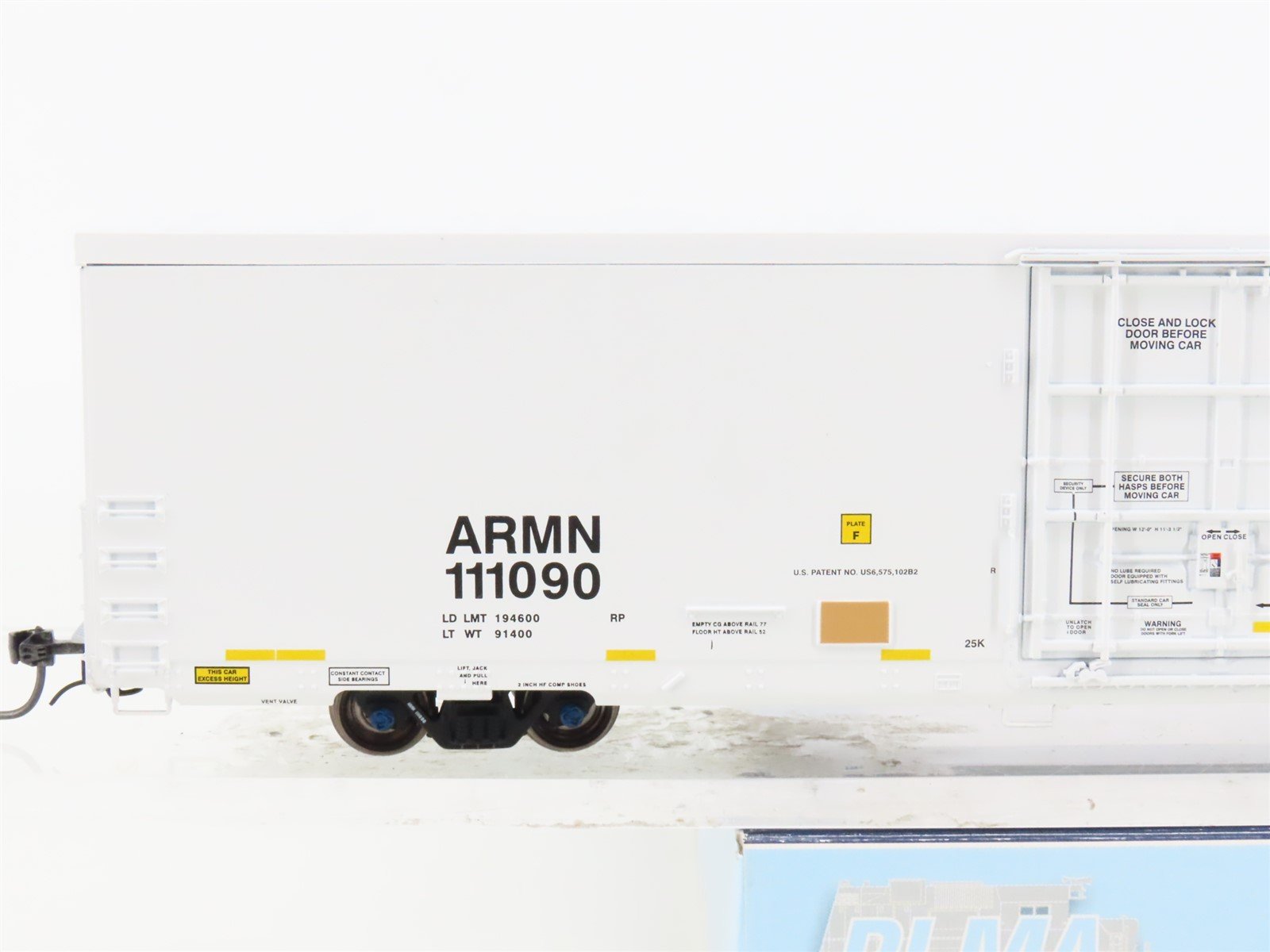 HO Scale BLMA Models 52004 ARMN UP Union Pacific Railroad 64' Reefer #111090