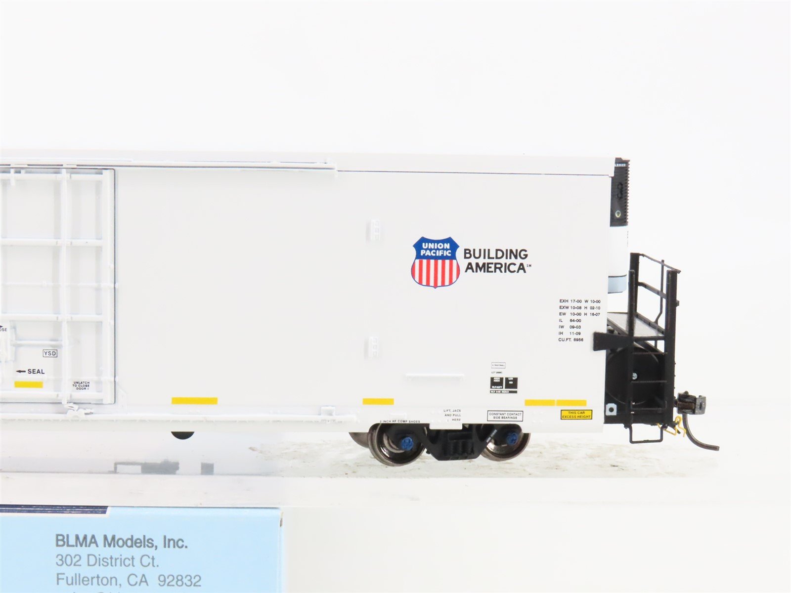 HO Scale BLMA Models 52004 ARMN UP Union Pacific Railroad 64' Reefer #111090