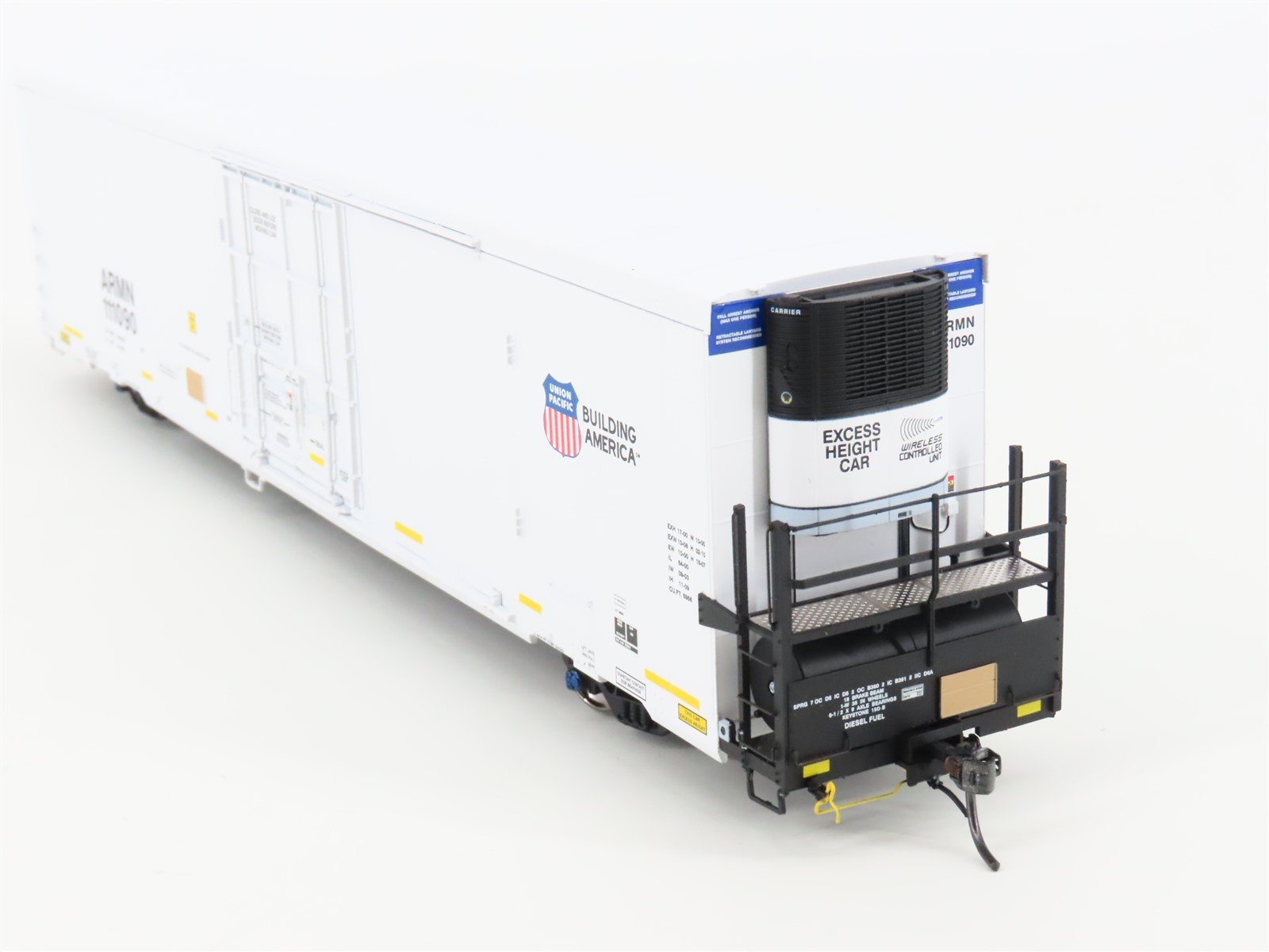 HO Scale BLMA Models 52004 ARMN UP Union Pacific Railroad 64' Reefer #111090