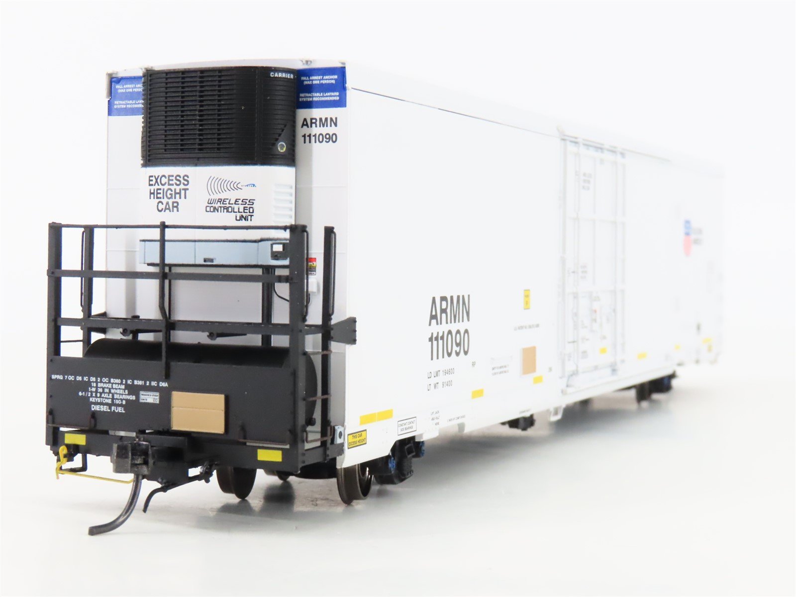 HO Scale BLMA Models 52004 ARMN UP Union Pacific Railroad 64' Reefer #111090