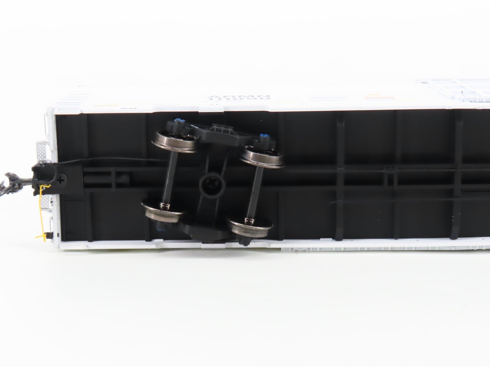 HO Scale BLMA Models 52004 ARMN UP Union Pacific Railroad 64' Reefer #111090