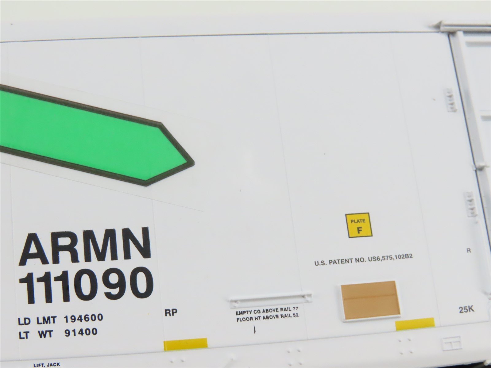 HO Scale BLMA Models 52004 ARMN UP Union Pacific Railroad 64' Reefer #111090