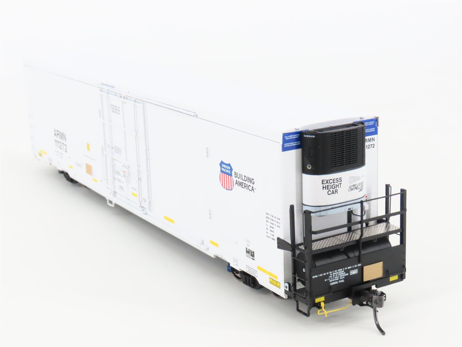 HO Scale BLMA Models 52013 ARMN UP Union Pacific Railroad 64' Reefer #111272