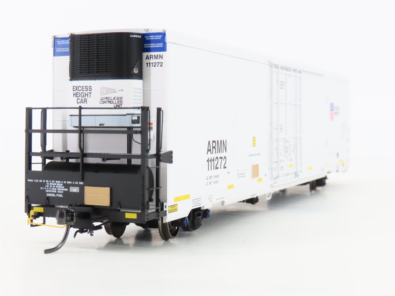 HO Scale BLMA Models 52013 ARMN UP Union Pacific Railroad 64' Reefer #111272