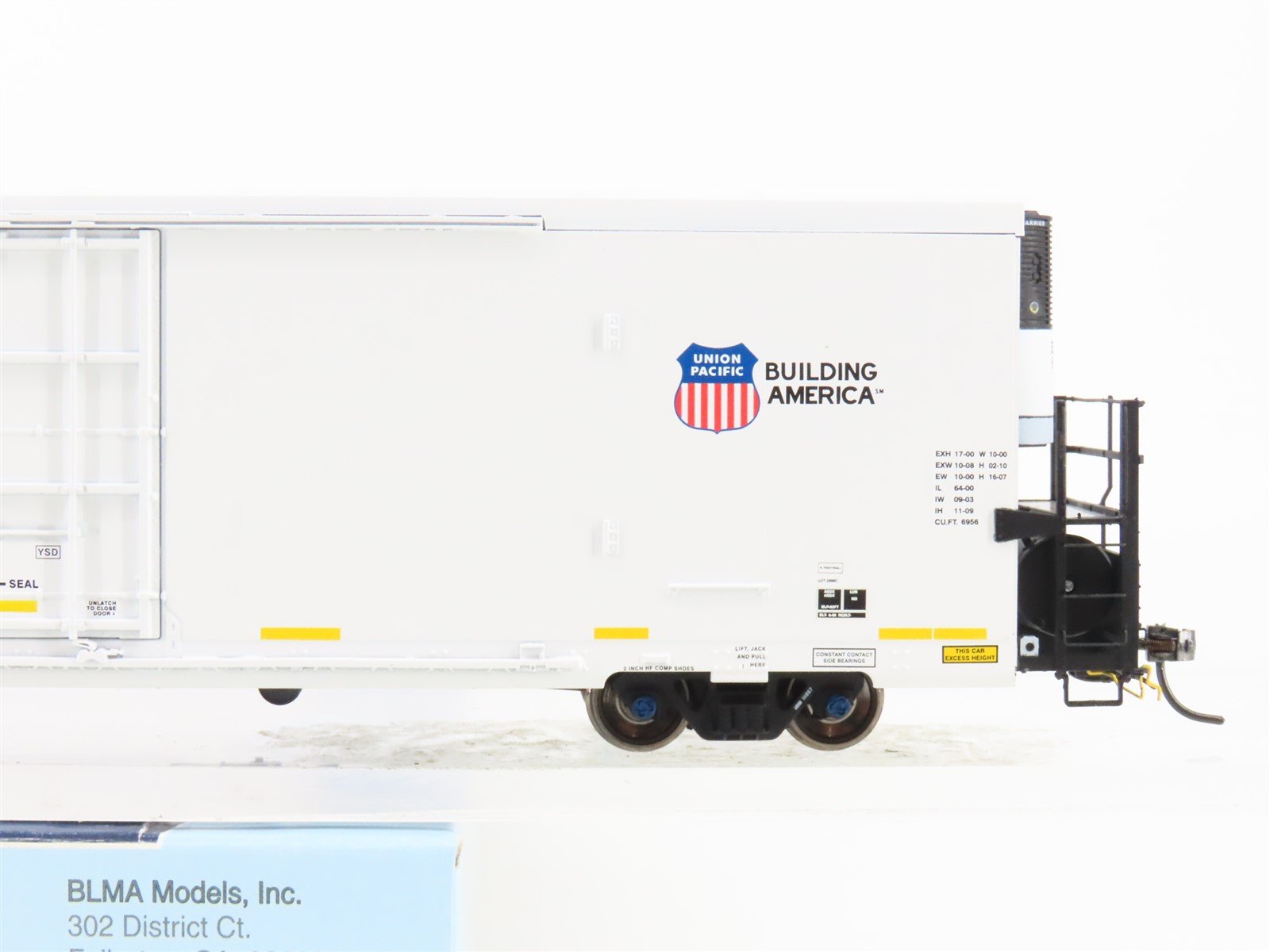 HO Scale BLMA Models 52012 ARMN UP Union Pacific Railroad 64' Reefer #111257
