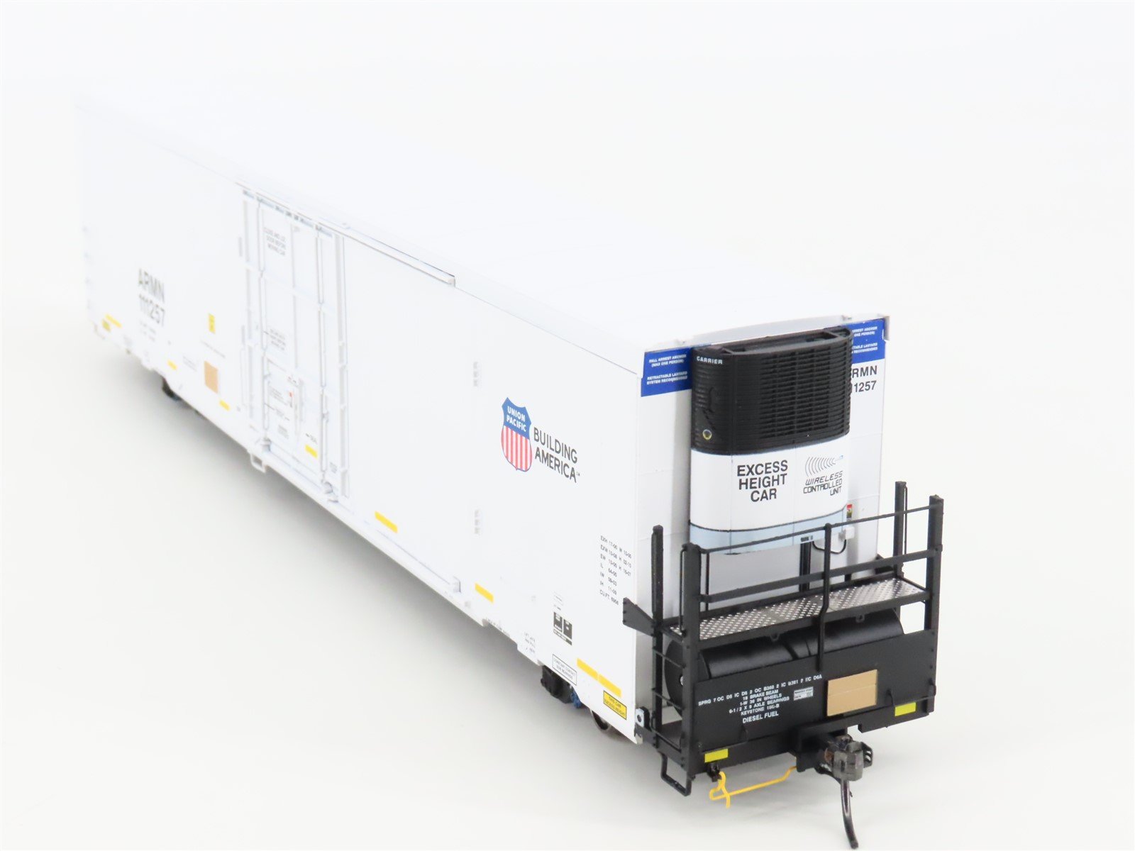 HO Scale BLMA Models 52012 ARMN UP Union Pacific Railroad 64' Reefer #111257