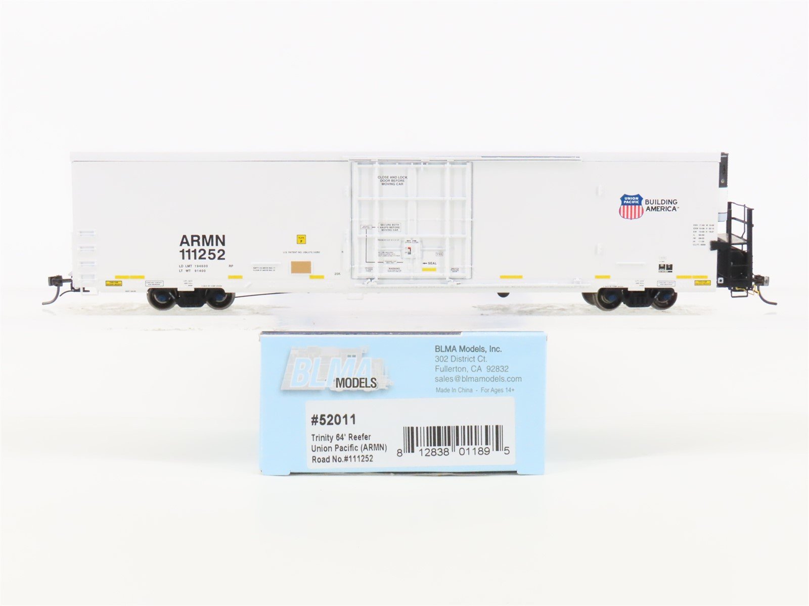 HO Scale BLMA Models 52011 ARMN UP Union Pacific Railroad 64' Reefer #111252