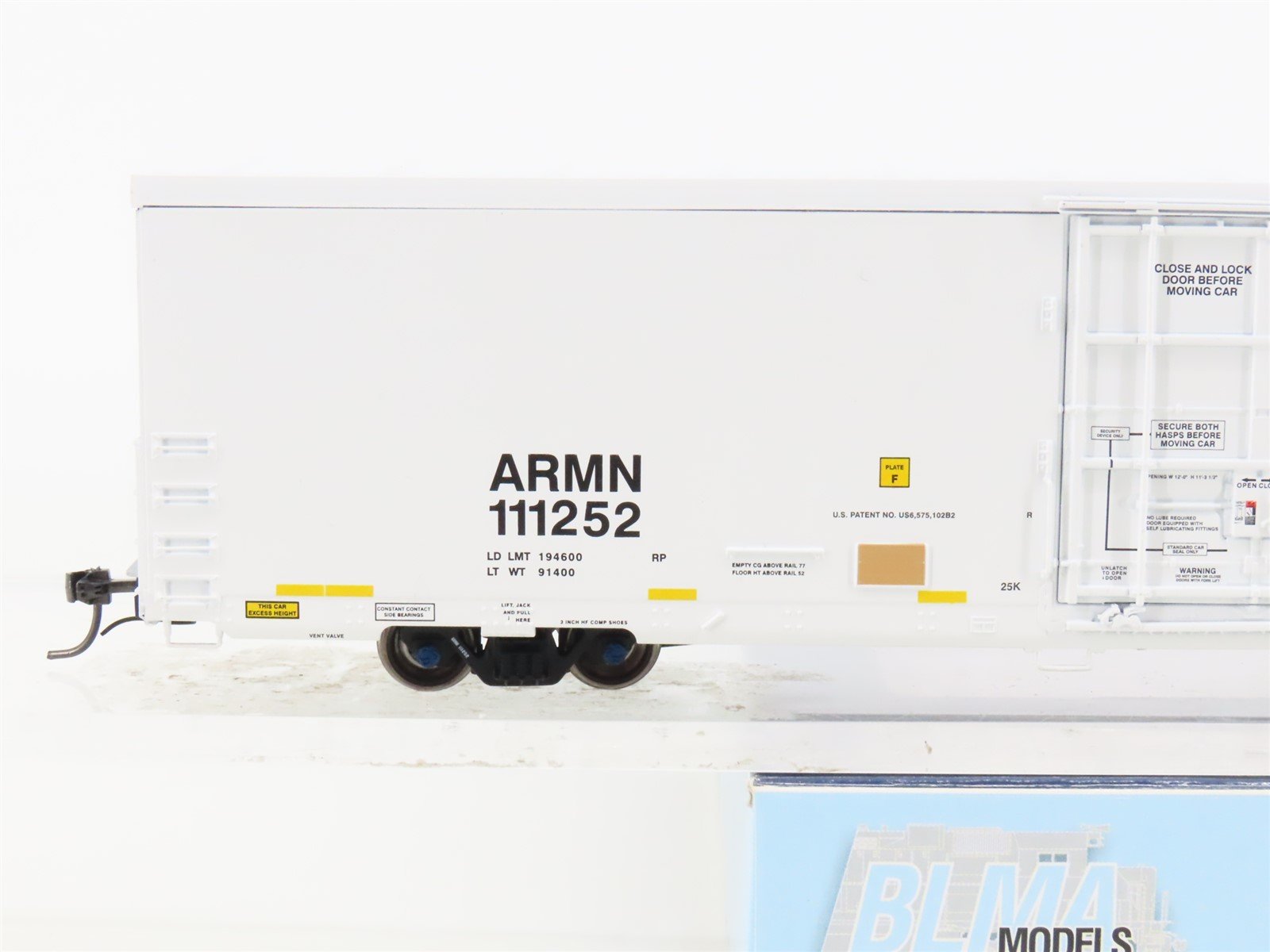HO Scale BLMA Models 52011 ARMN UP Union Pacific Railroad 64' Reefer #111252
