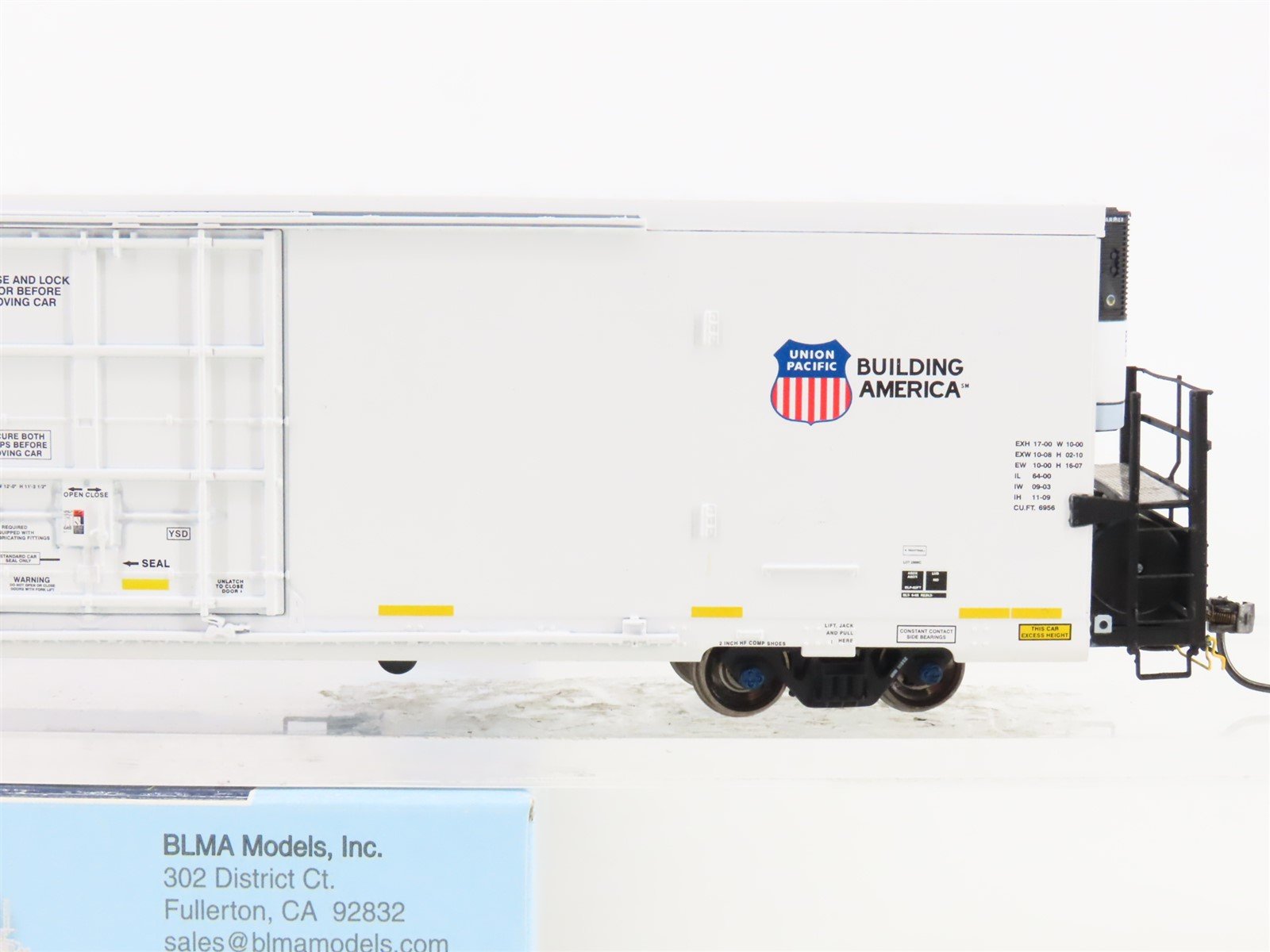 HO Scale BLMA Models 52011 ARMN UP Union Pacific Railroad 64' Reefer #111252