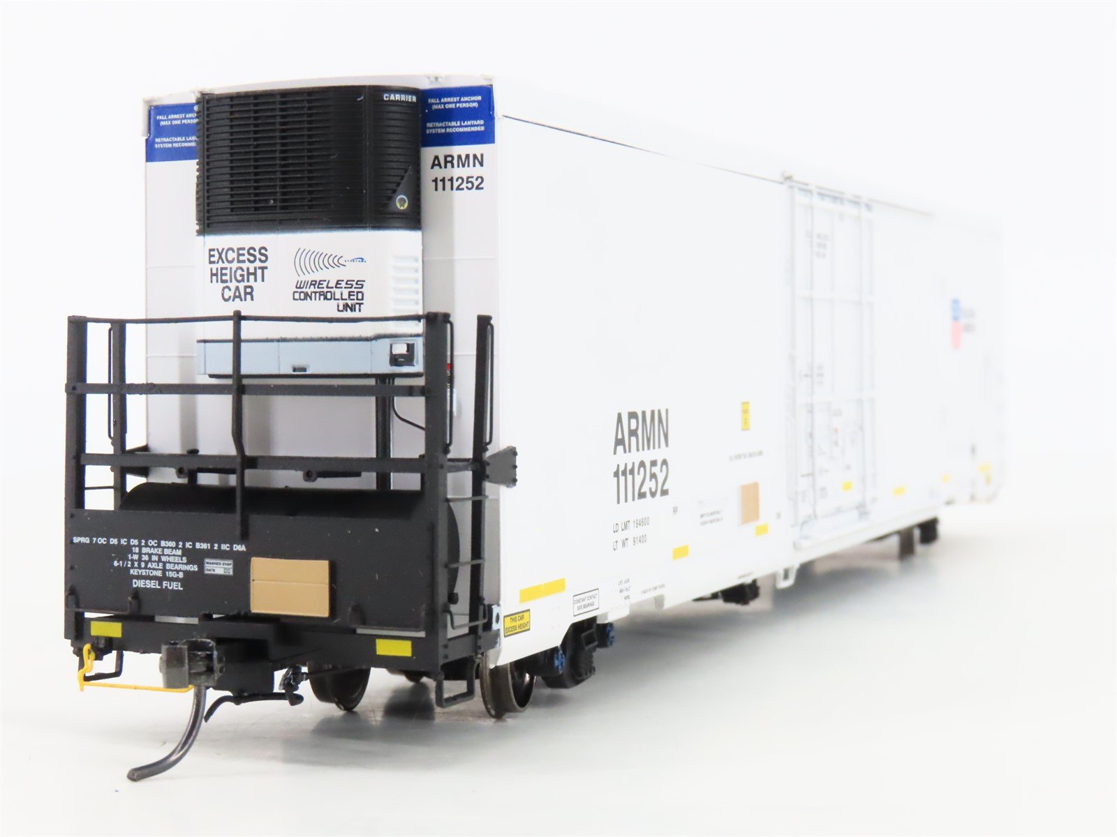 HO Scale BLMA Models 52011 ARMN UP Union Pacific Railroad 64' Reefer #111252