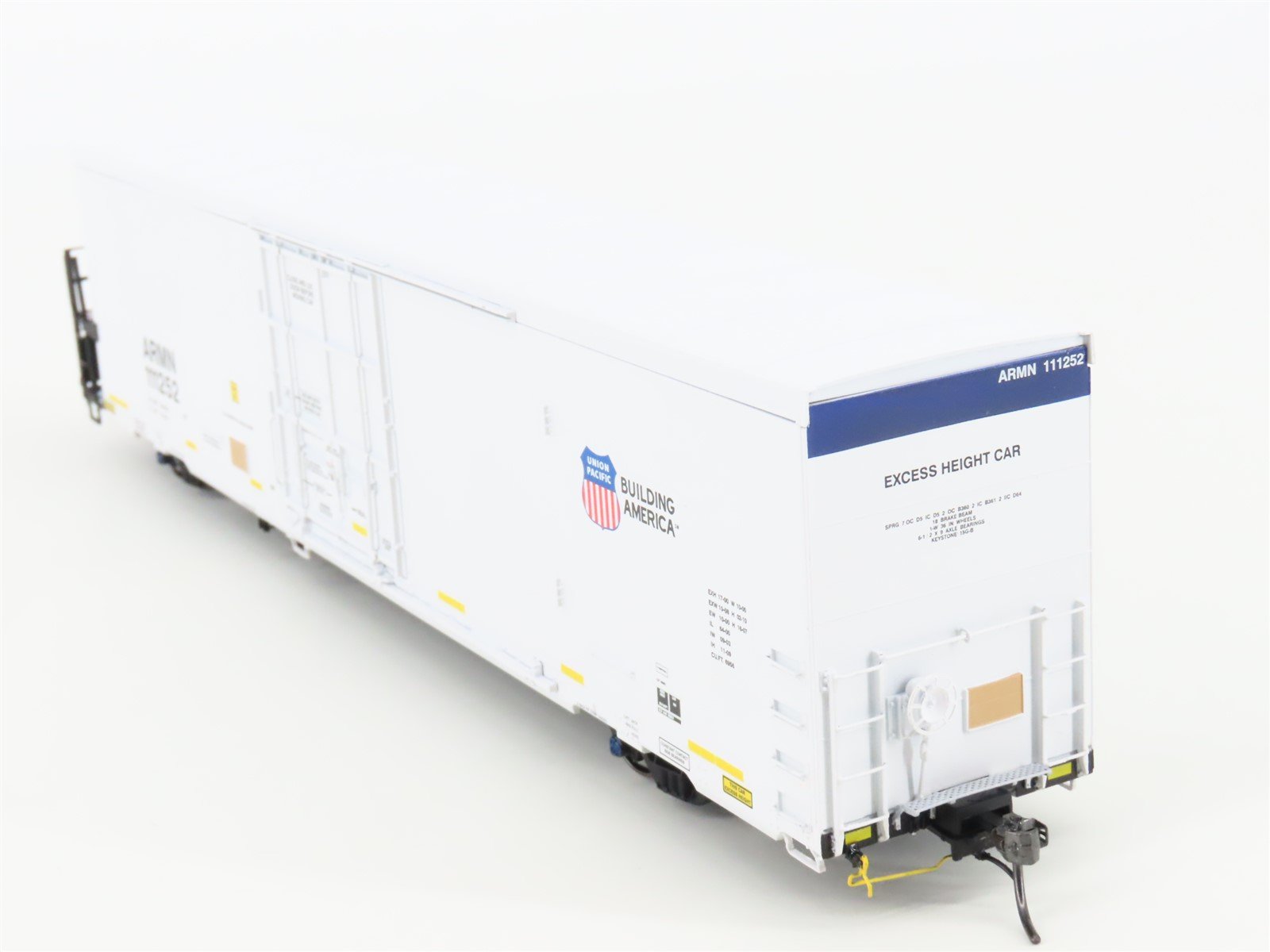 HO Scale BLMA Models 52011 ARMN UP Union Pacific Railroad 64' Reefer #111252
