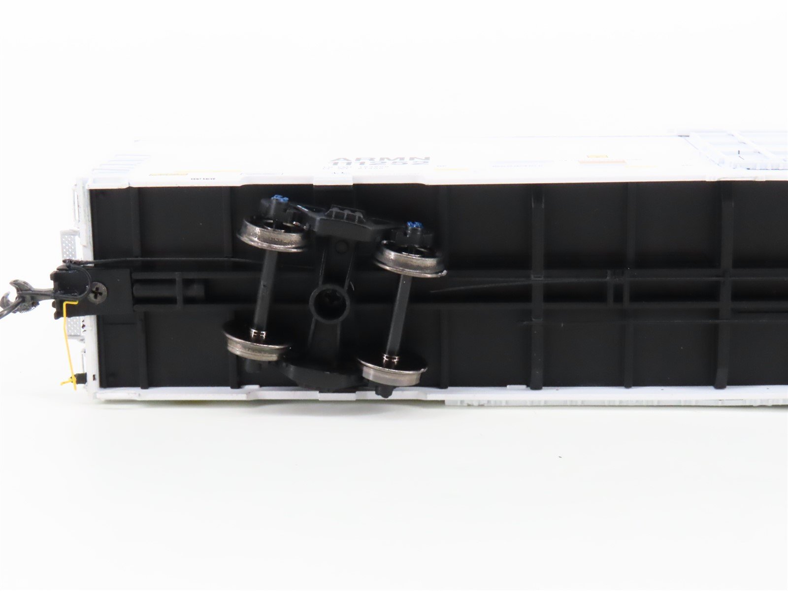 HO Scale BLMA Models 52011 ARMN UP Union Pacific Railroad 64' Reefer #111252