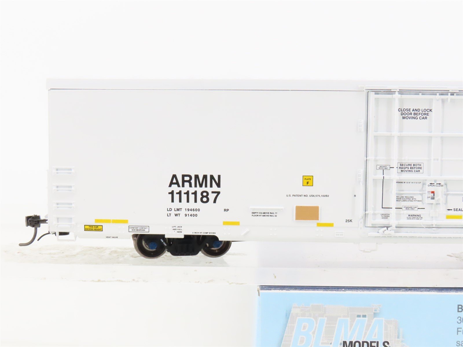 HO Scale BLMA Models 52008 ARMN UP Union Pacific Railroad 64' Reefer #111187