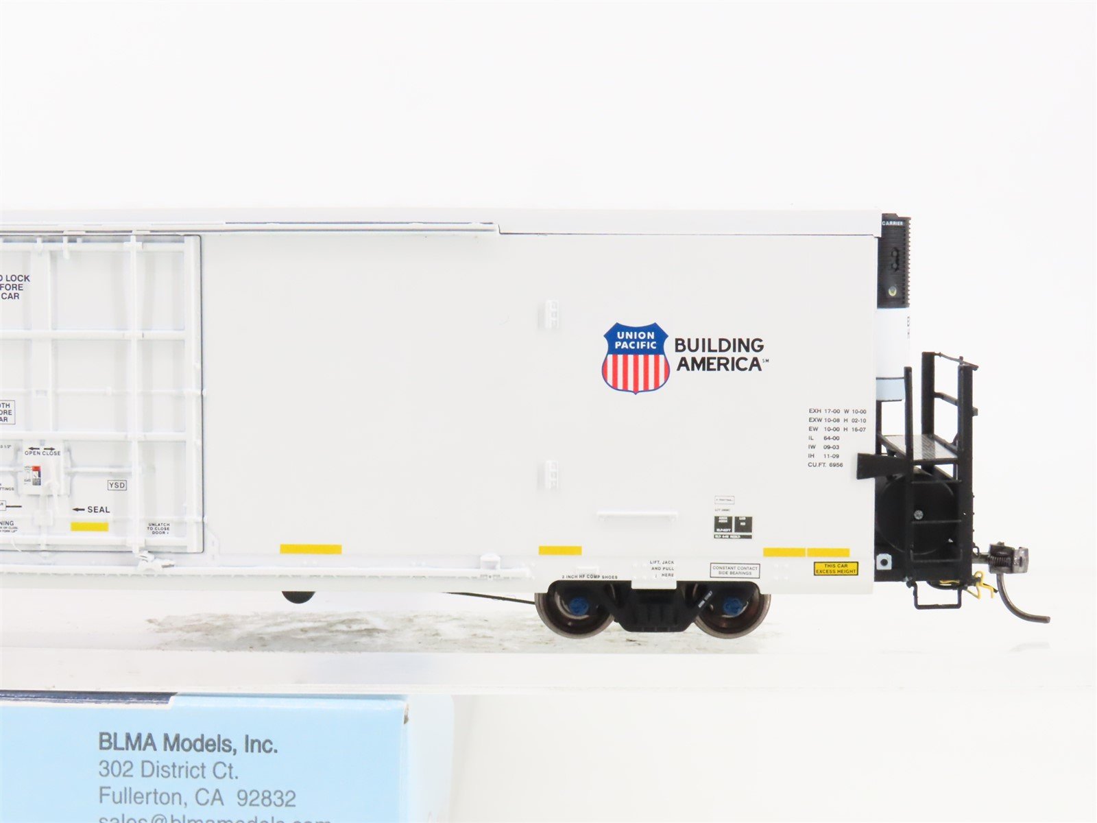 HO Scale BLMA Models 52008 ARMN UP Union Pacific Railroad 64' Reefer #111187