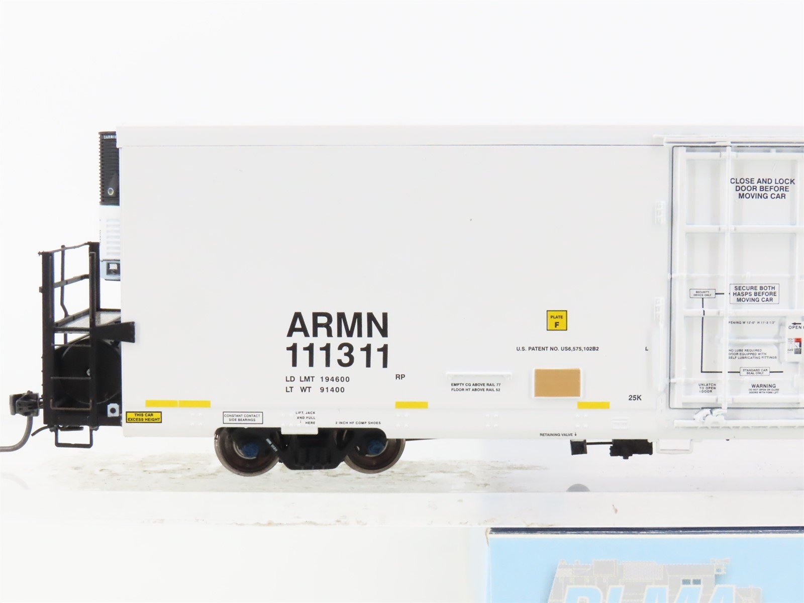 HO Scale BLMA Models 52016 ARMN UP Union Pacific Railroad 64' Reefer #111311