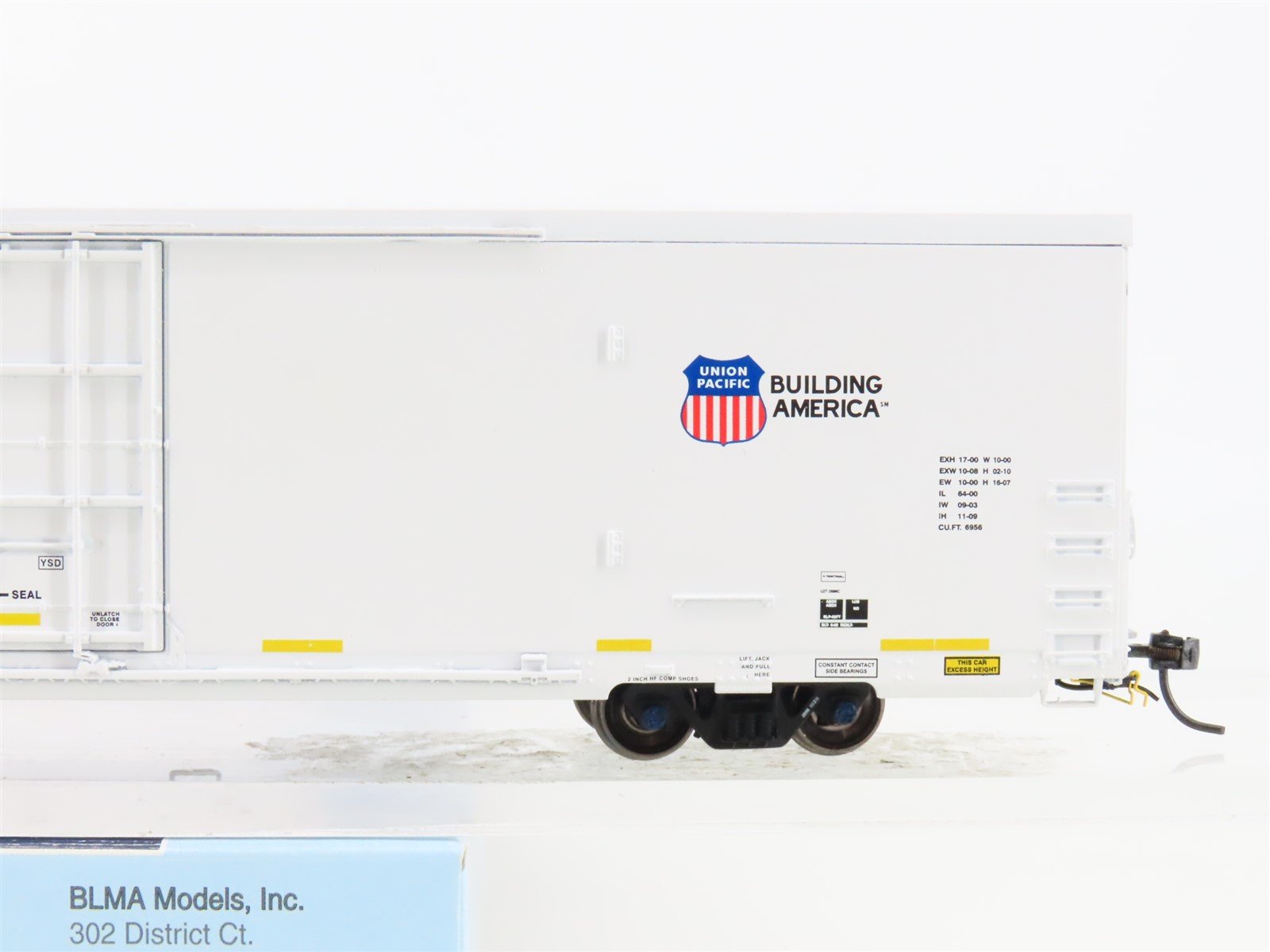 HO Scale BLMA Models 52016 ARMN UP Union Pacific Railroad 64' Reefer #111311