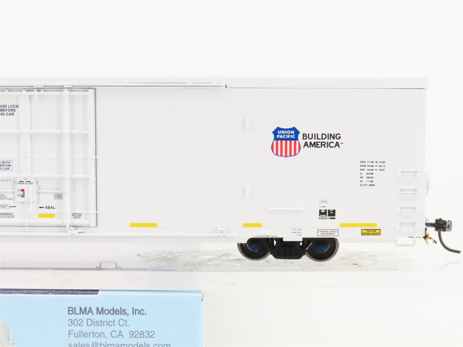 HO Scale BLMA Models 52015 ARMN UP Union Pacific Railroad 64' Reefer #111303