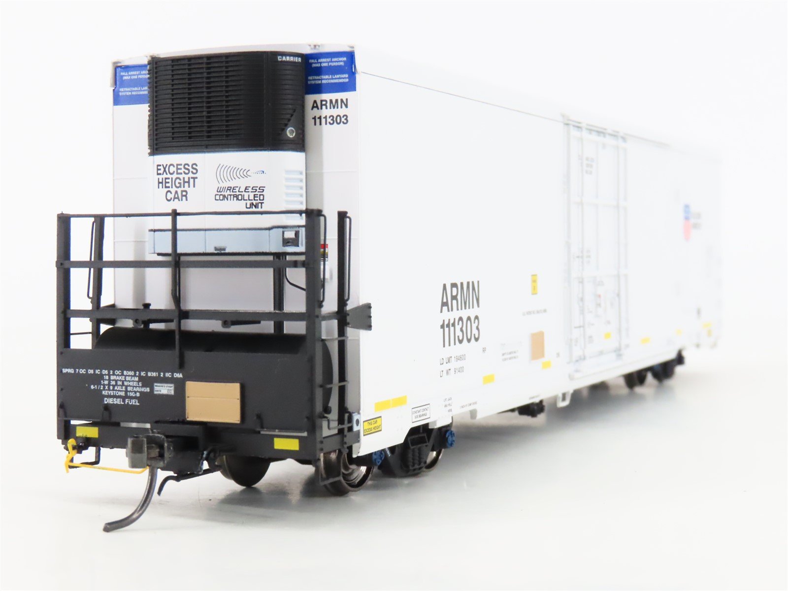 HO Scale BLMA Models 52015 ARMN UP Union Pacific Railroad 64' Reefer #111303