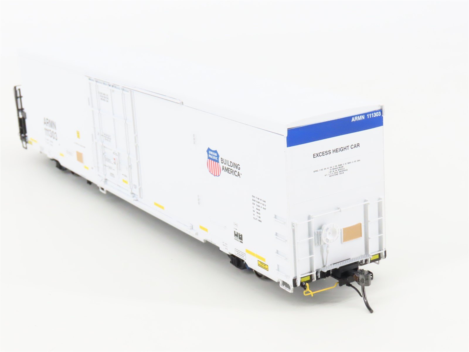 HO Scale BLMA Models 52015 ARMN UP Union Pacific Railroad 64' Reefer #111303
