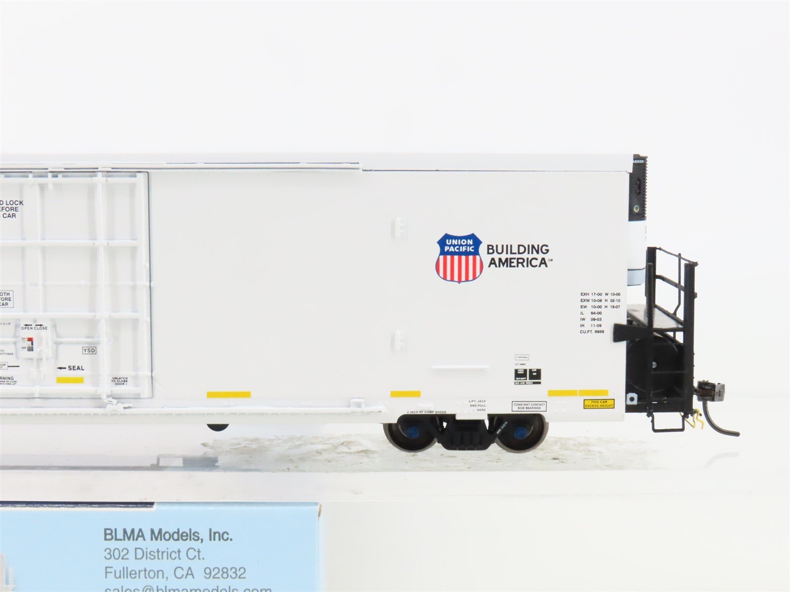 HO Scale BLMA Models 52018 ARMN UP Union Pacific Railroad 64' Reefer #111378