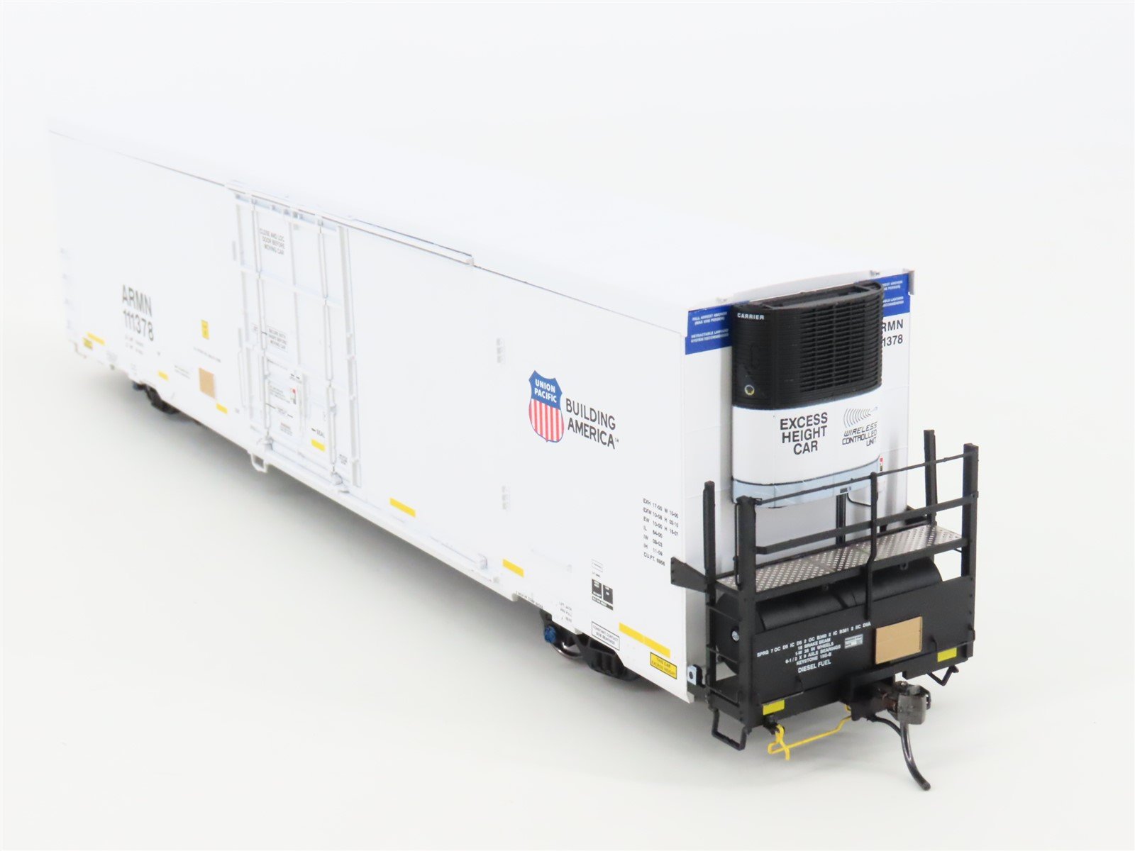 HO Scale BLMA Models 52018 ARMN UP Union Pacific Railroad 64' Reefer #111378