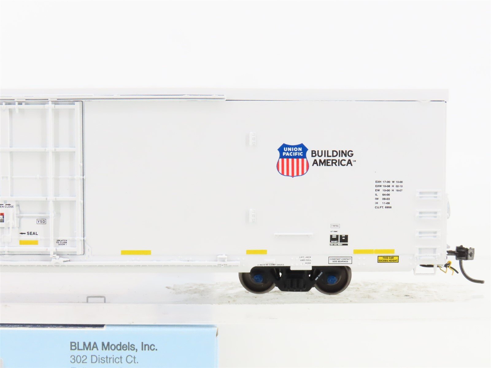 HO Scale BLMA Models 52021 ARMN UP Union Pacific Railroad 64' Reefer #111409