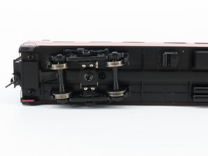 HO Scale Walthers 932-9443 Dinner Belle 68-Seat Diner Passenger Car