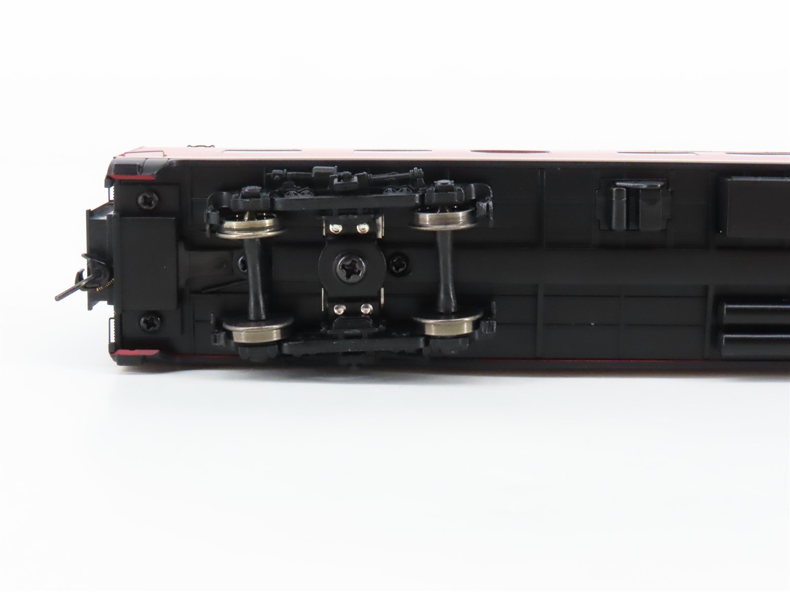 HO Scale Walthers 932-9443 Dinner Belle 68-Seat Diner Passenger Car