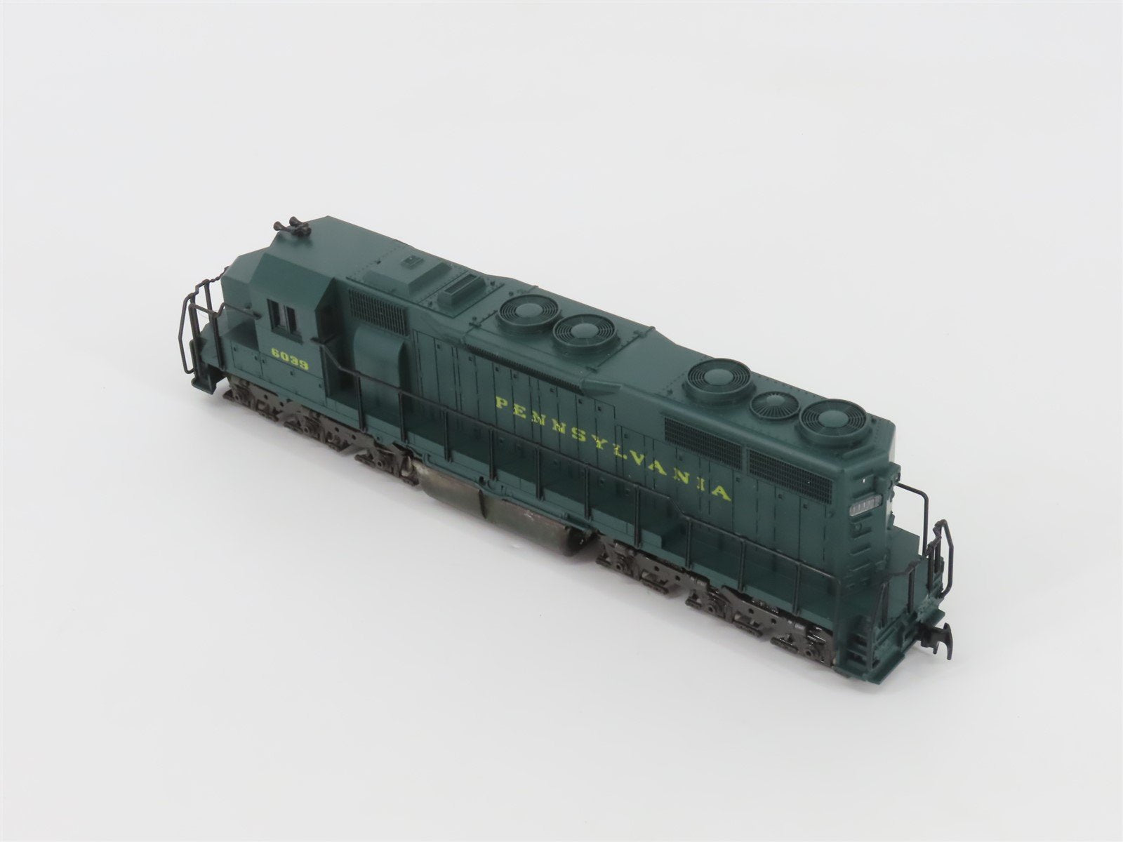 HO Scale Atlas 7012 PRR Pennsylvania EMD SD35 Diesel Locomotive #6039