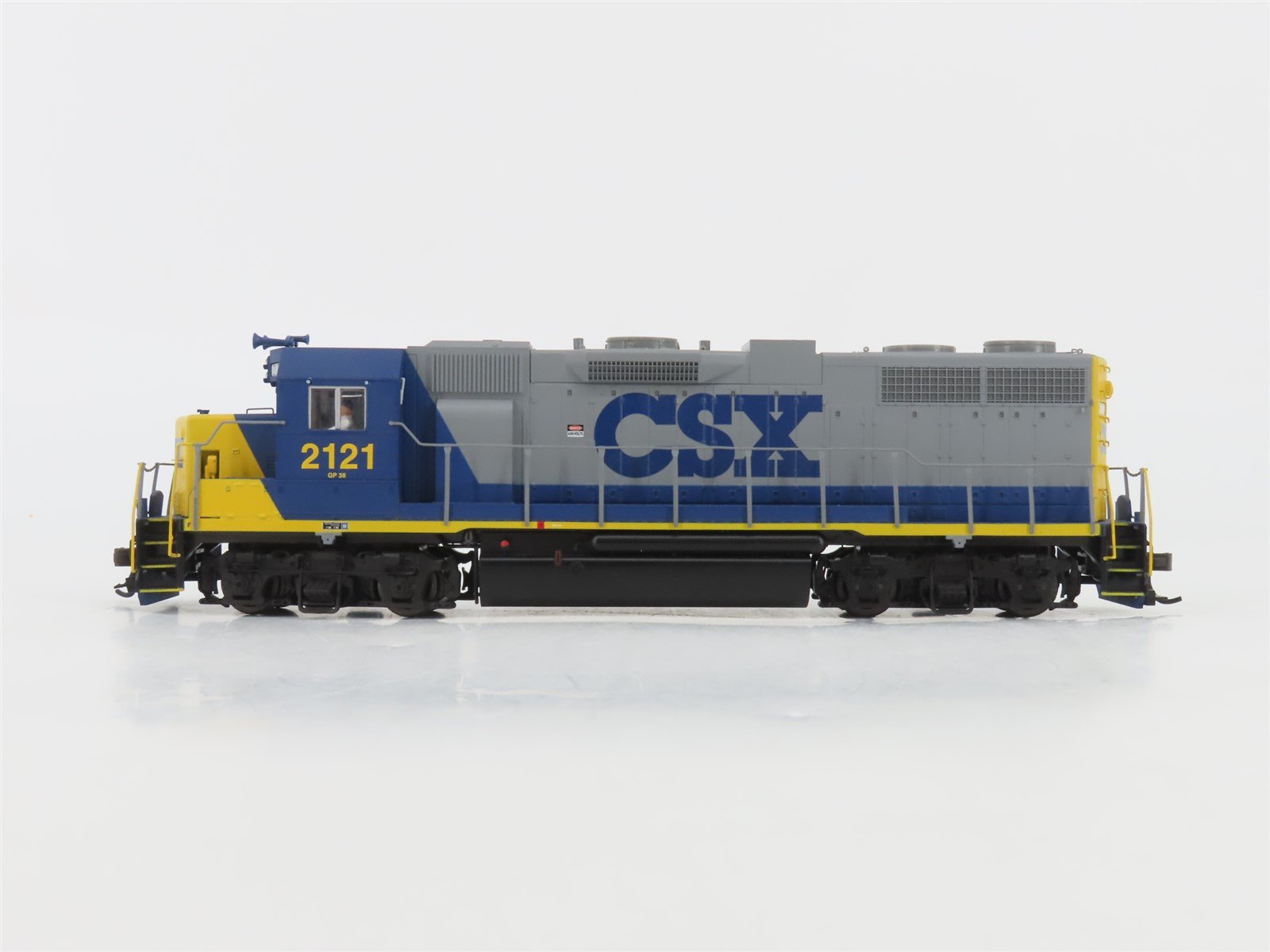 HO Scale Atlas Master CSX Transportation EMD GP38 Diesel Locomotive #2121 w/ DCC