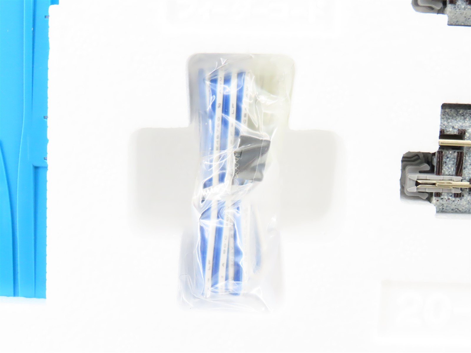 N Scale Kato 20-865-1 Outer Oval Variation 6 Starter/Master 1 Unitrack Set