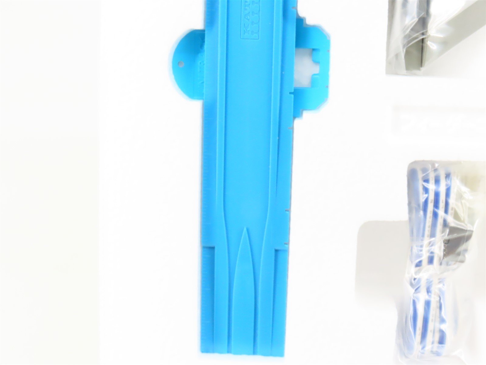 N Scale Kato 20-865-1 Outer Oval Variation 6 Starter/Master 1 Unitrack Set