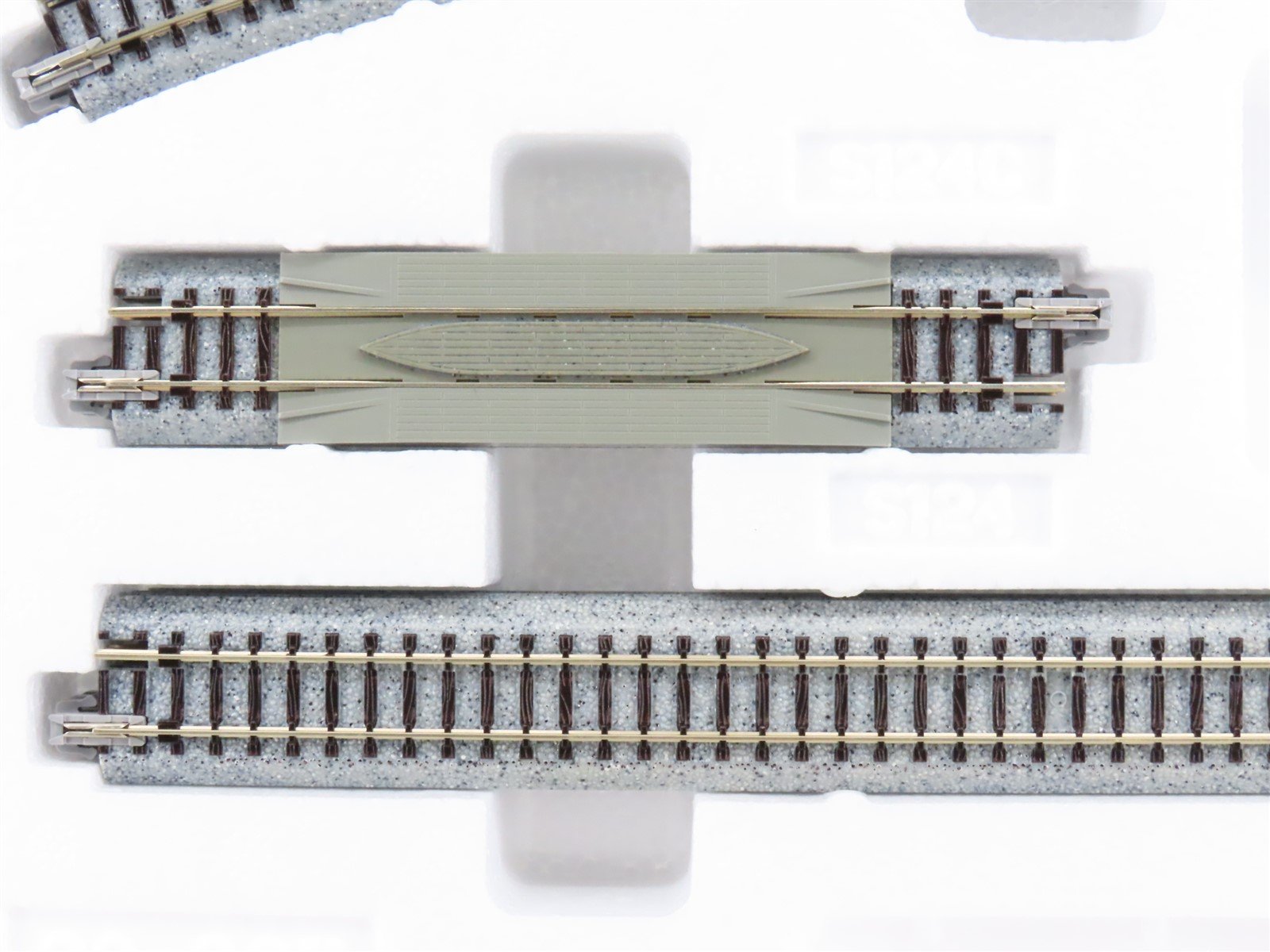 N Scale Kato 20-865-1 Outer Oval Variation 6 Starter/Master 1 Unitrack Set