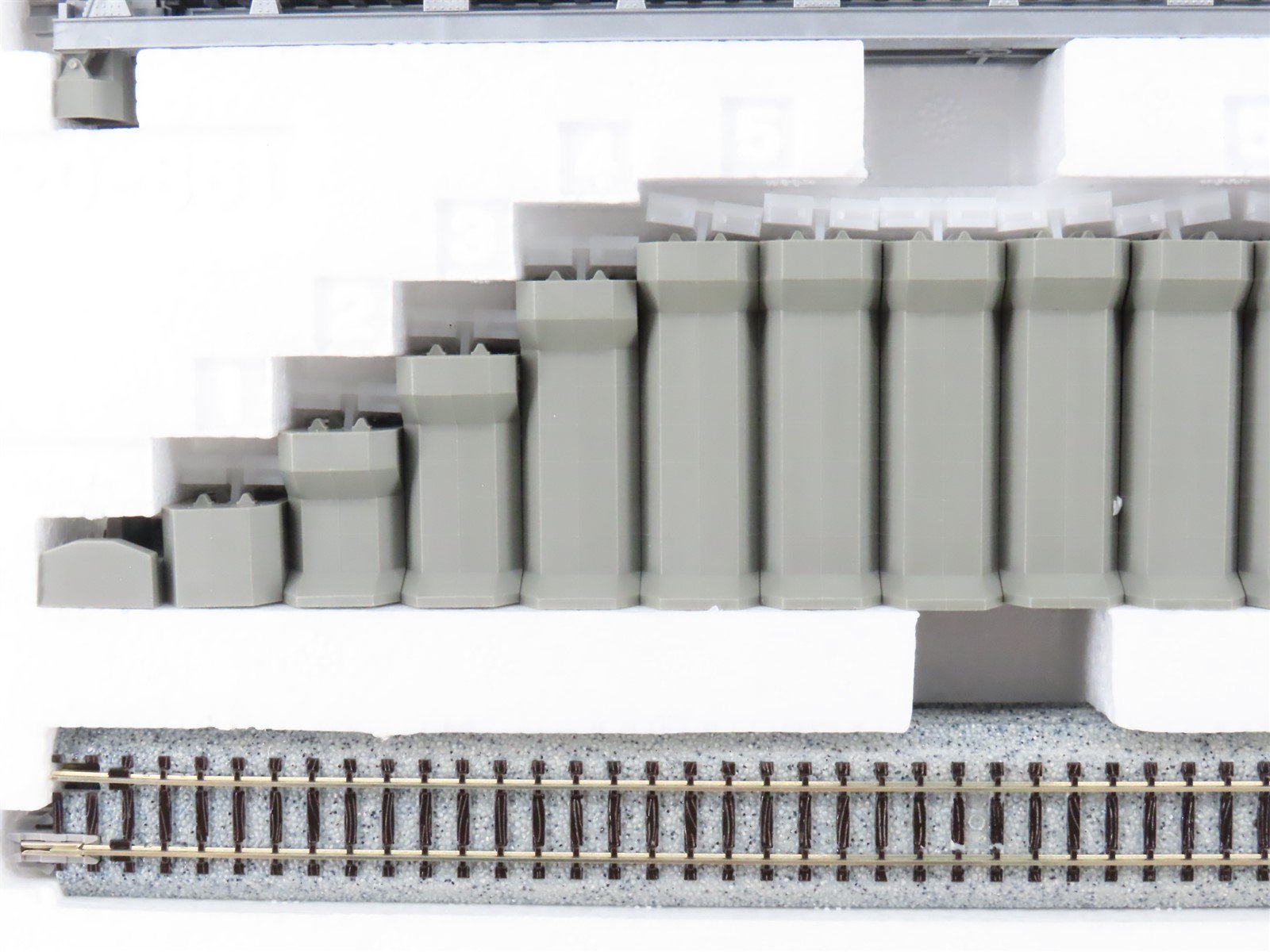 N Scale Kato 20-861-1 Single Track Viaduct Variation 2 Unitrack Set