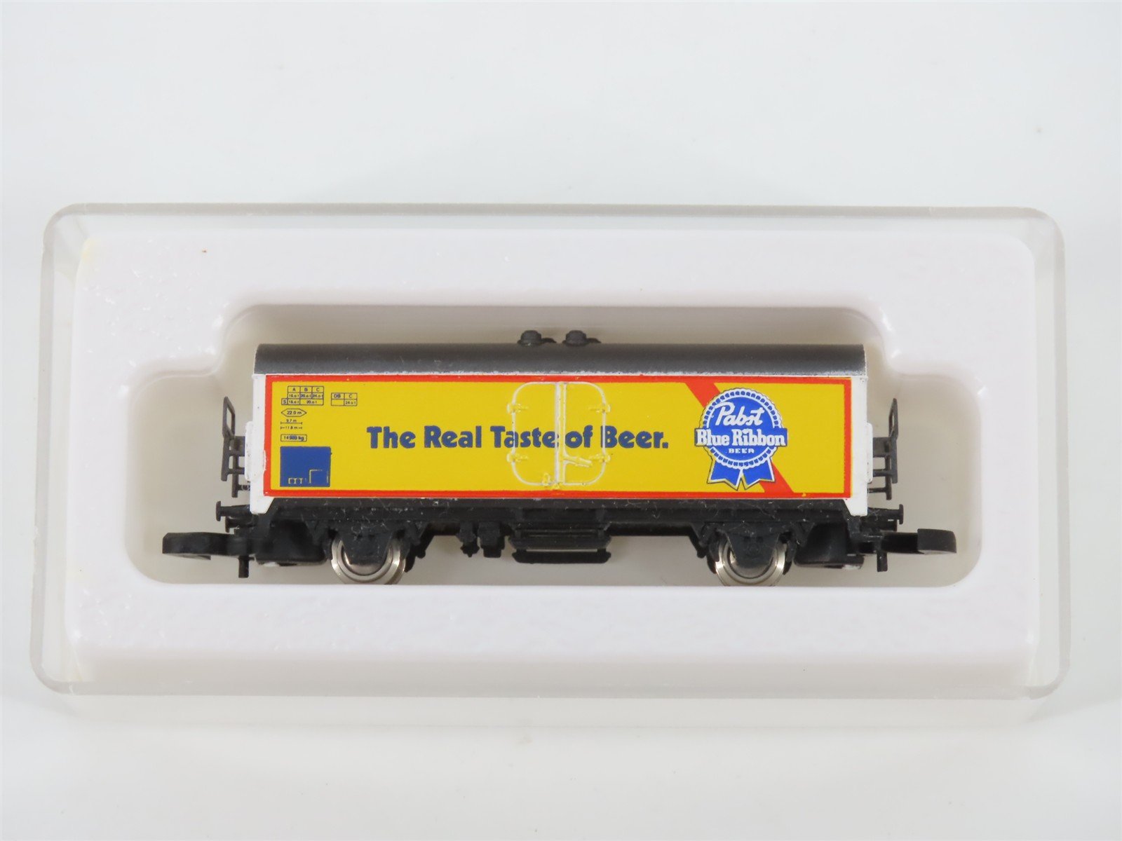 Z Scale Marklin Mini-Club 8600 Pabst Blue Ribbon Reefer