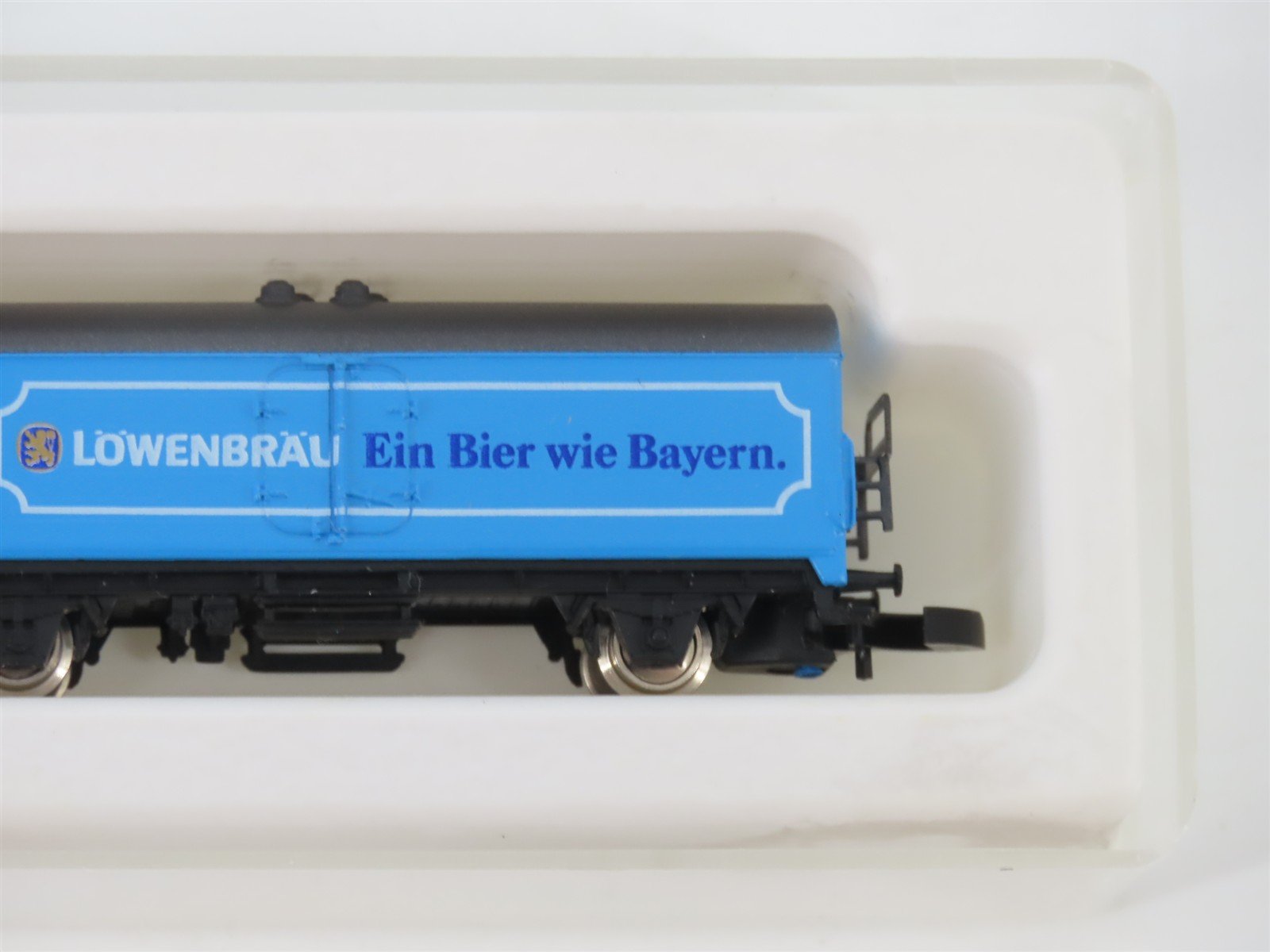 Z Scale Marklin Mini-Club 8600 Lowenbrau Beer Reefer