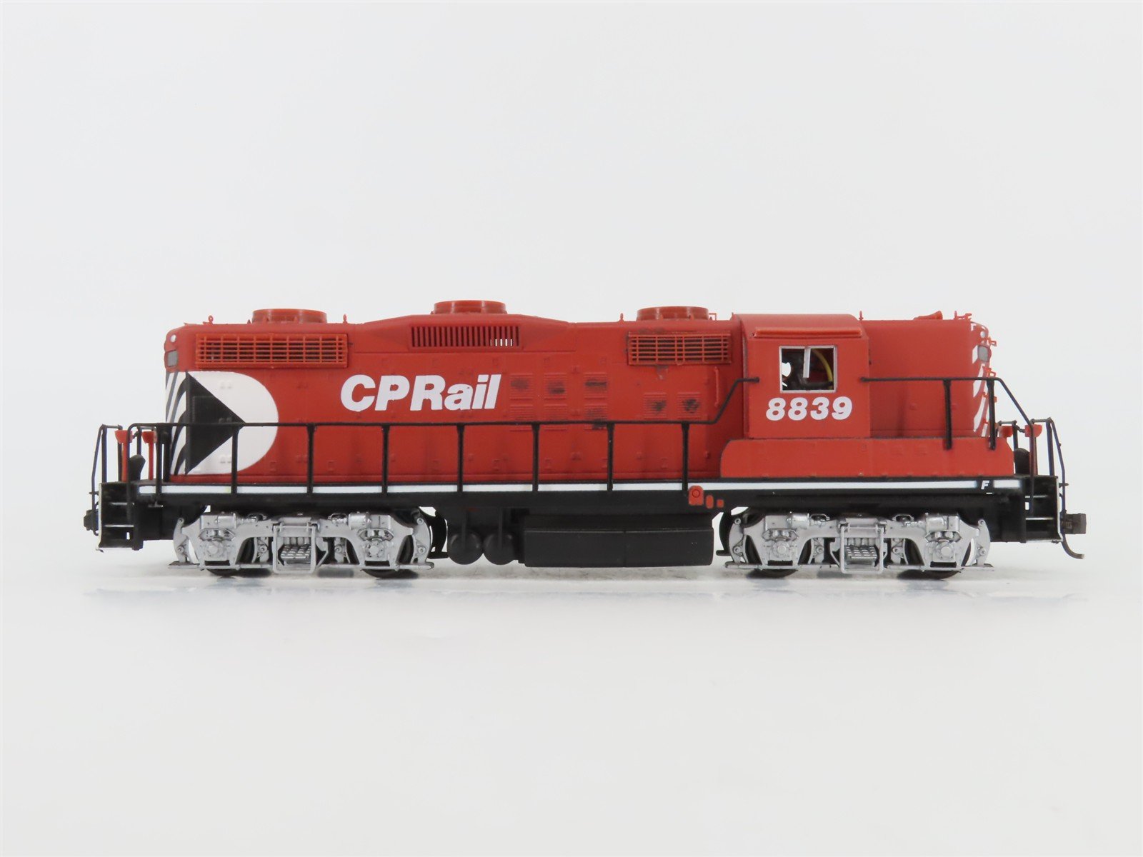 HO Scale Proto 2000 CP Rail GP18 Diesel #8839 w/ DCC - Customized - BAD GEARS