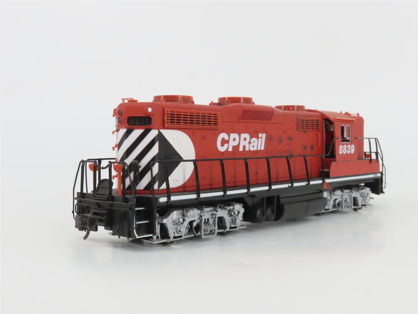HO Scale Proto 2000 CP Rail GP18 Diesel #8839 w/ DCC - Customized - BAD GEARS