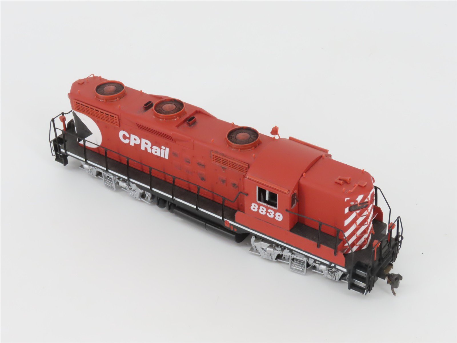 HO Scale Proto 2000 CP Rail GP18 Diesel #8839 w/ DCC - Customized - BAD GEARS