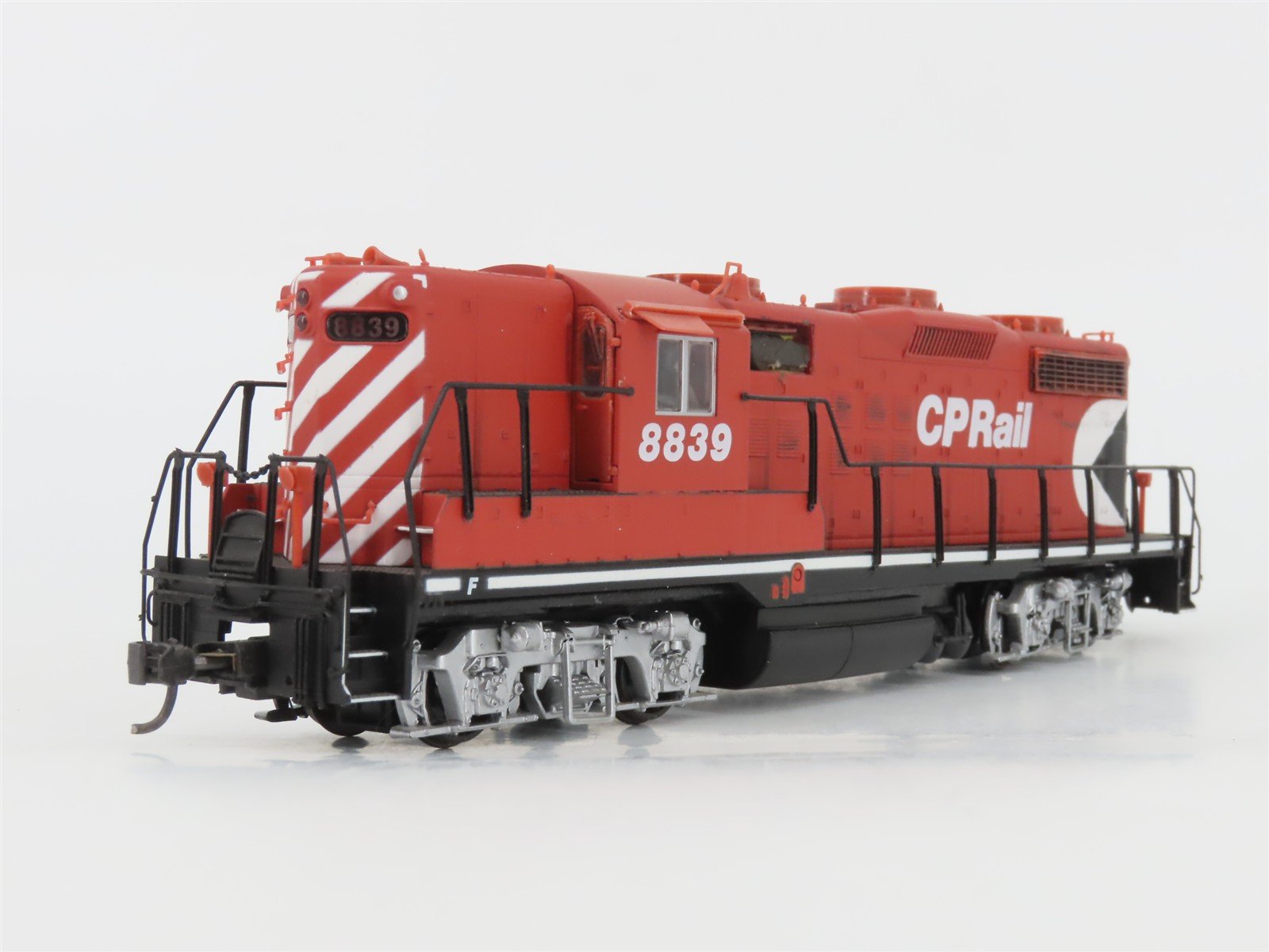 HO Scale Proto 2000 CP Rail GP18 Diesel #8839 w/ DCC - Customized - BAD GEARS