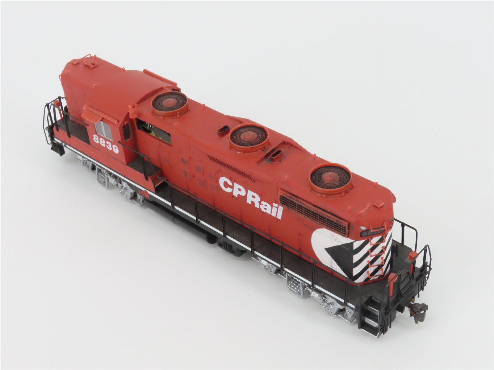 HO Scale Proto 2000 CP Rail GP18 Diesel #8839 w/ DCC - Customized - BAD GEARS