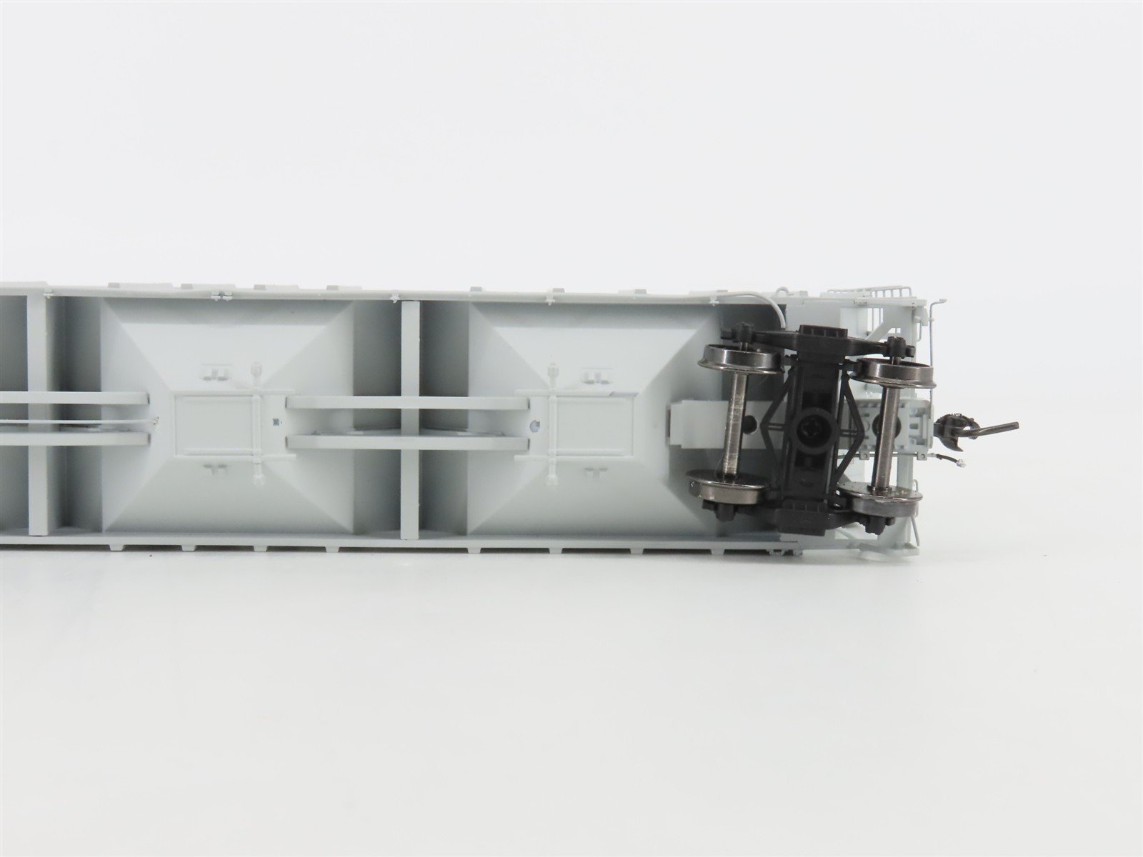 HO Scale ExactRail EP-81012-4 CR Conrail 3-Bay Covered Hopper #888724