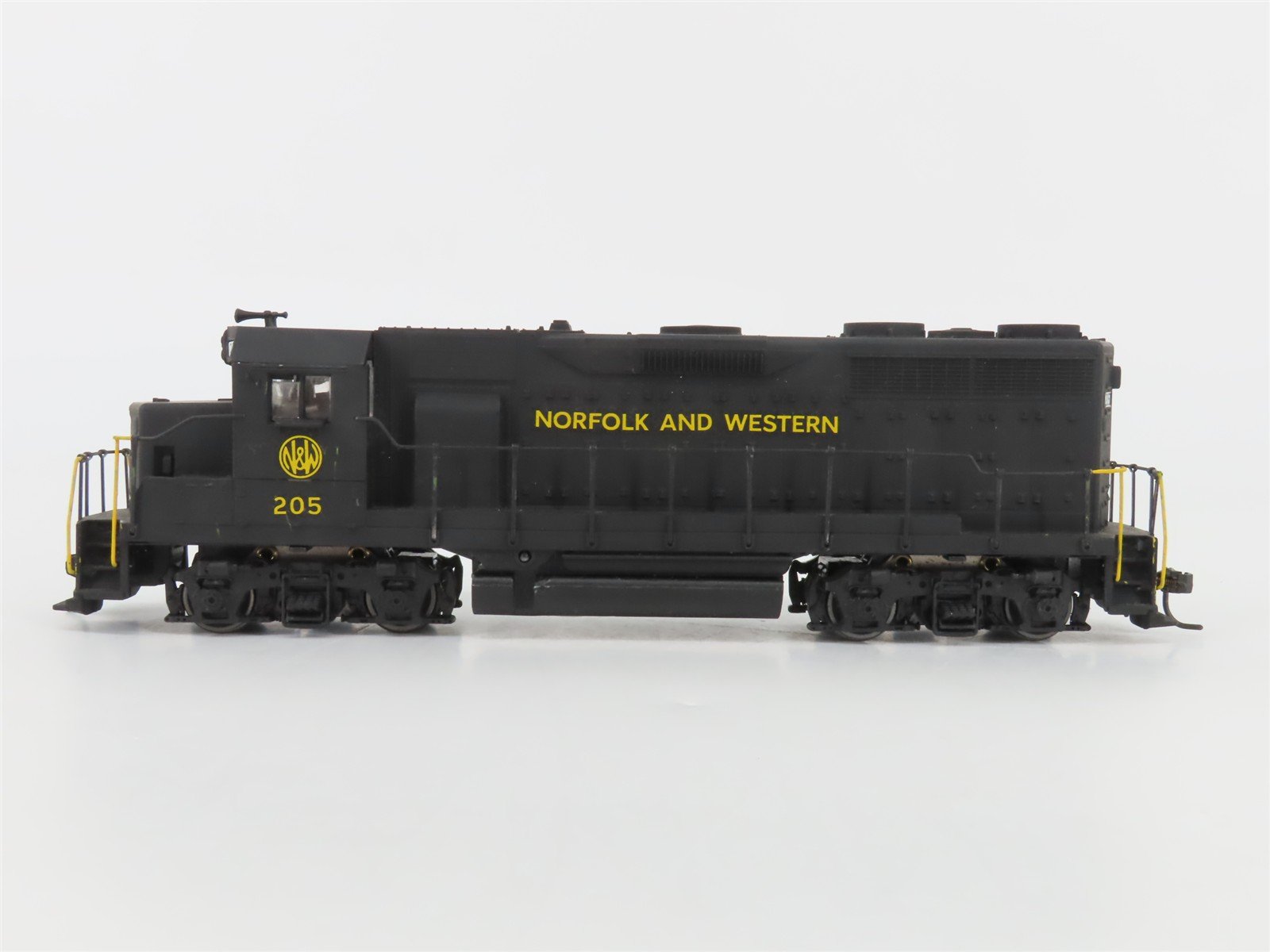 HO Scale Athearn N&W Norfolk & Western EMD GP35 Diesel #205 - Custom