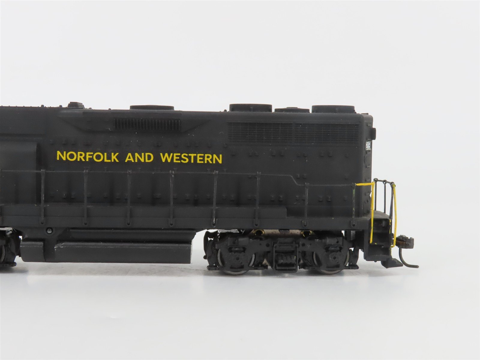 HO Scale Athearn N&W Norfolk & Western EMD GP35 Diesel #205 - Custom