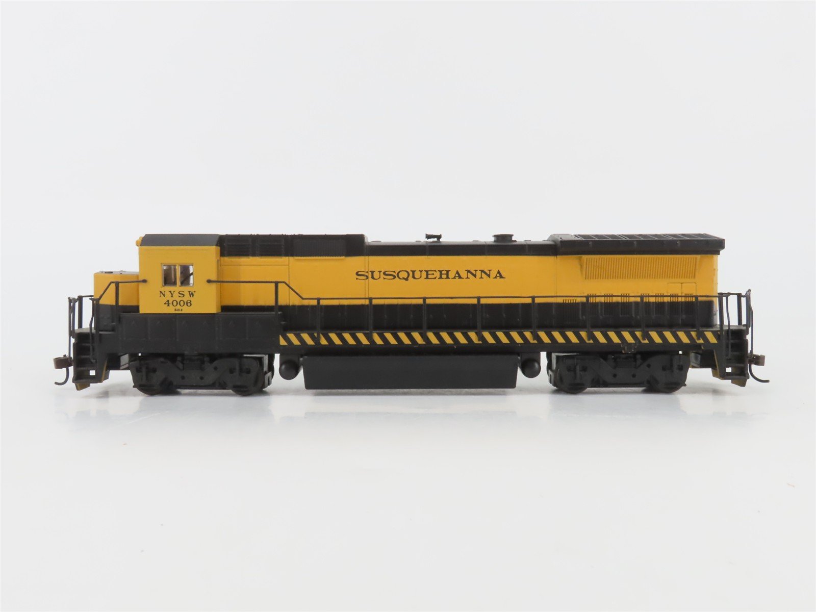 HO Scale Walthers NYSW Susquehanna GE Dash 8-40B Diesel #4006 w/ DCC
