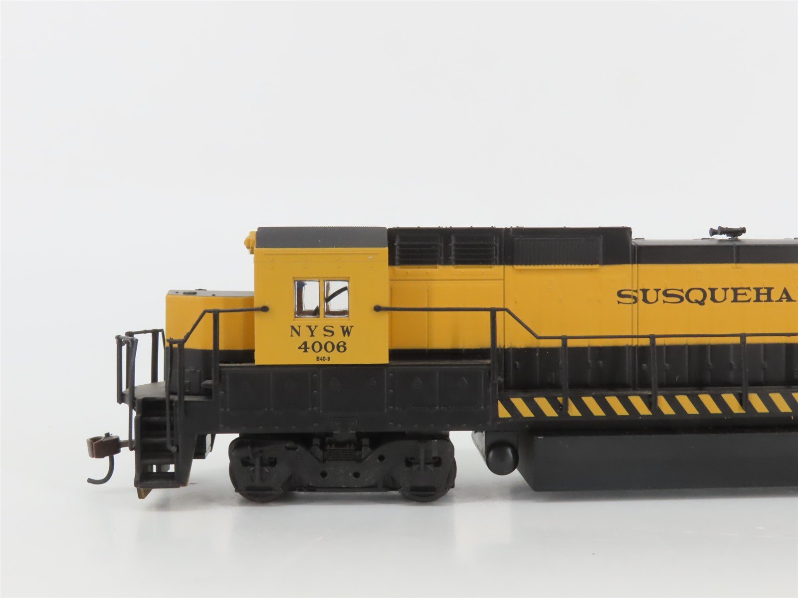 HO Scale Walthers NYSW Susquehanna GE Dash 8-40B Diesel #4006 w/ DCC
