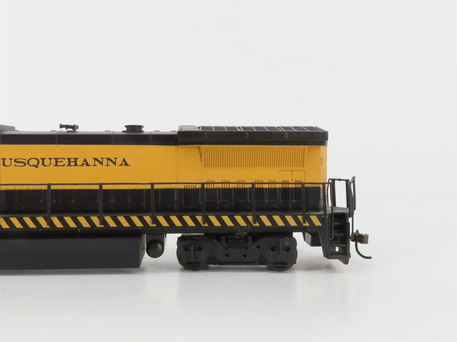 HO Scale Walthers NYSW Susquehanna GE Dash 8-40B Diesel #4006 w/ DCC