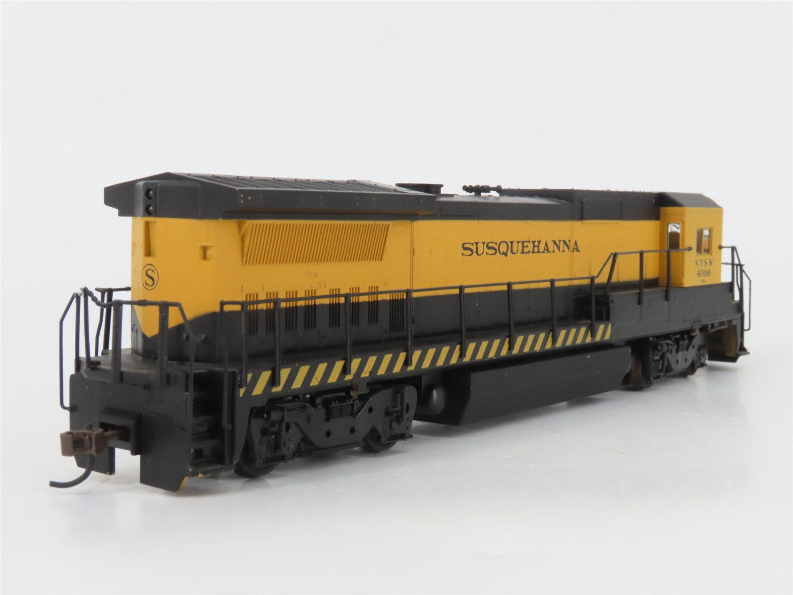 HO Scale Walthers NYSW Susquehanna GE Dash 8-40B Diesel #4006 w/ DCC